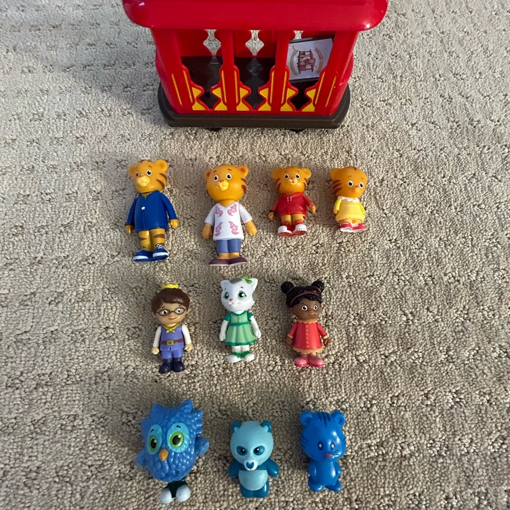 Daniel Tiger Friends / Family Figure Set including Trolley